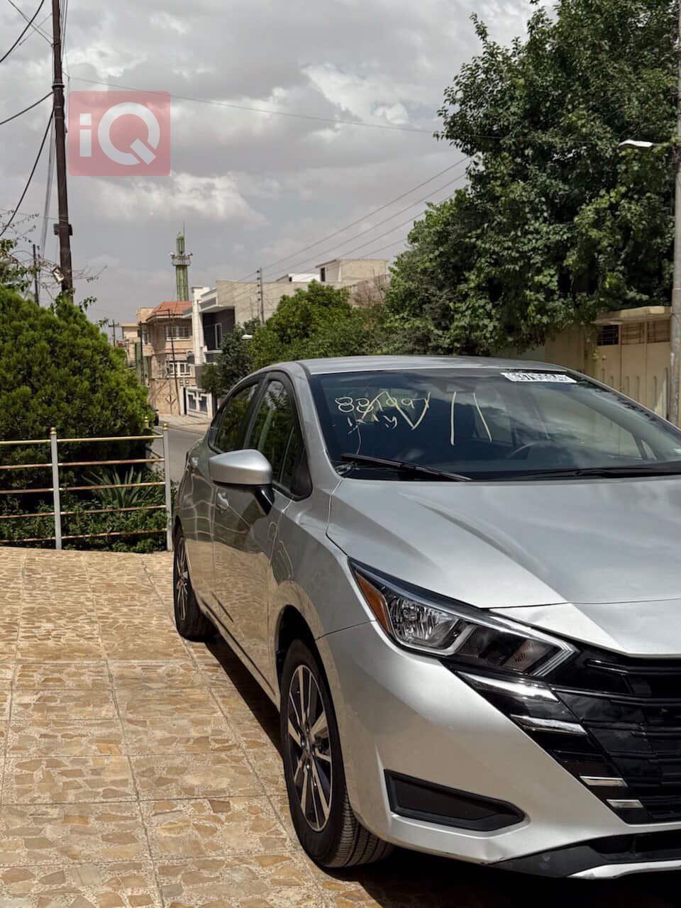 نيسان فيرسا